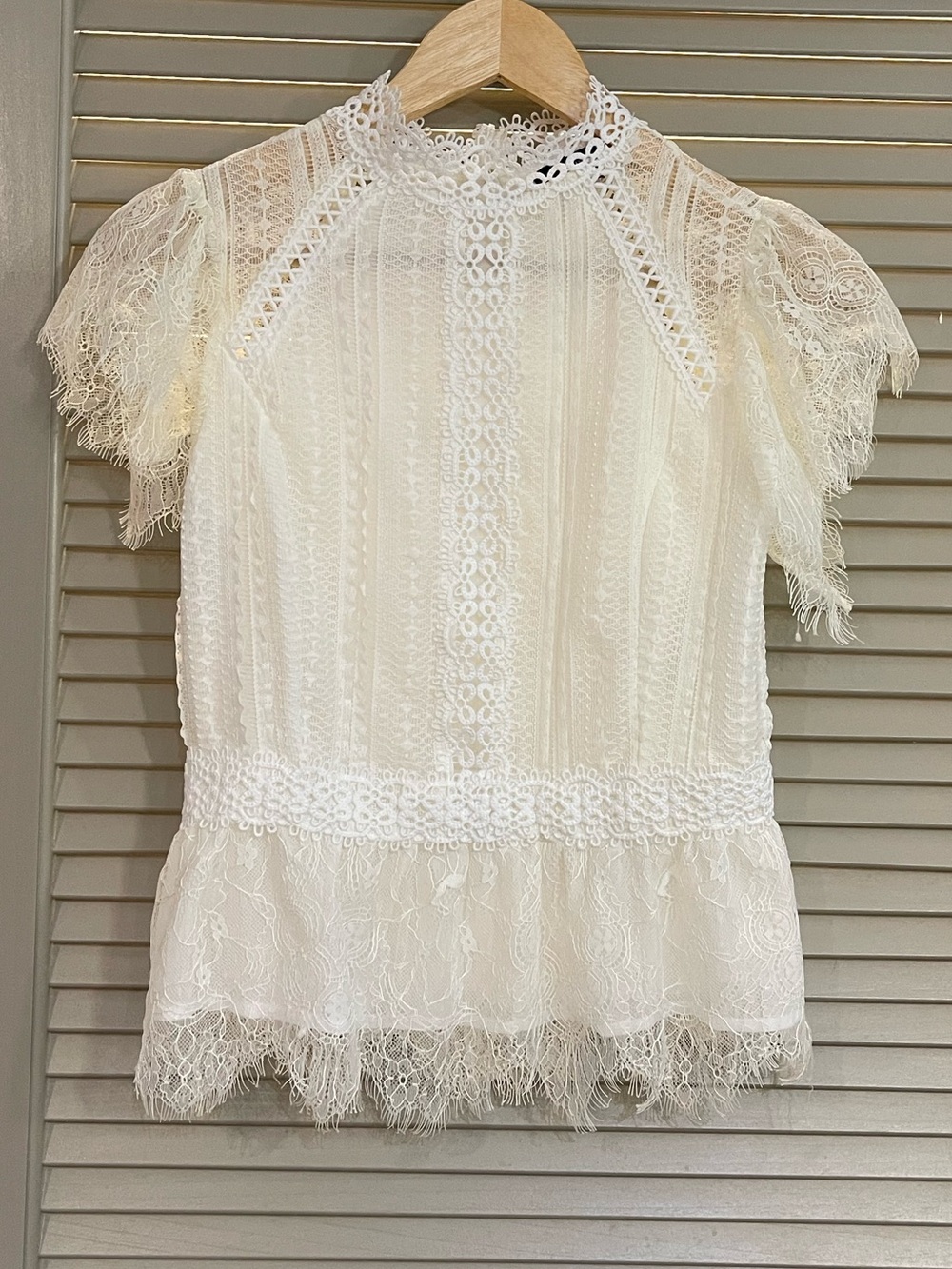 Stru & Bow Lace Peplum Short-Sleeve Top in Cream
